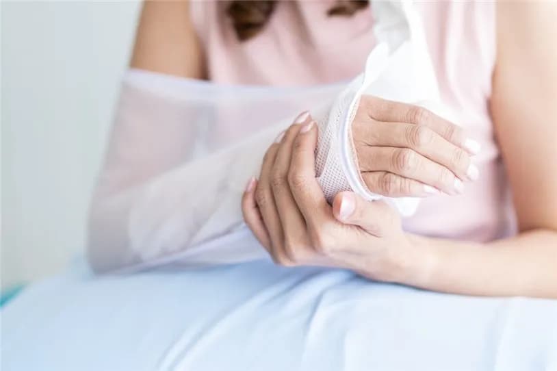 Jak długo trwa rehabilitacja po złamaniu nadgarstka? Poznaj fakty